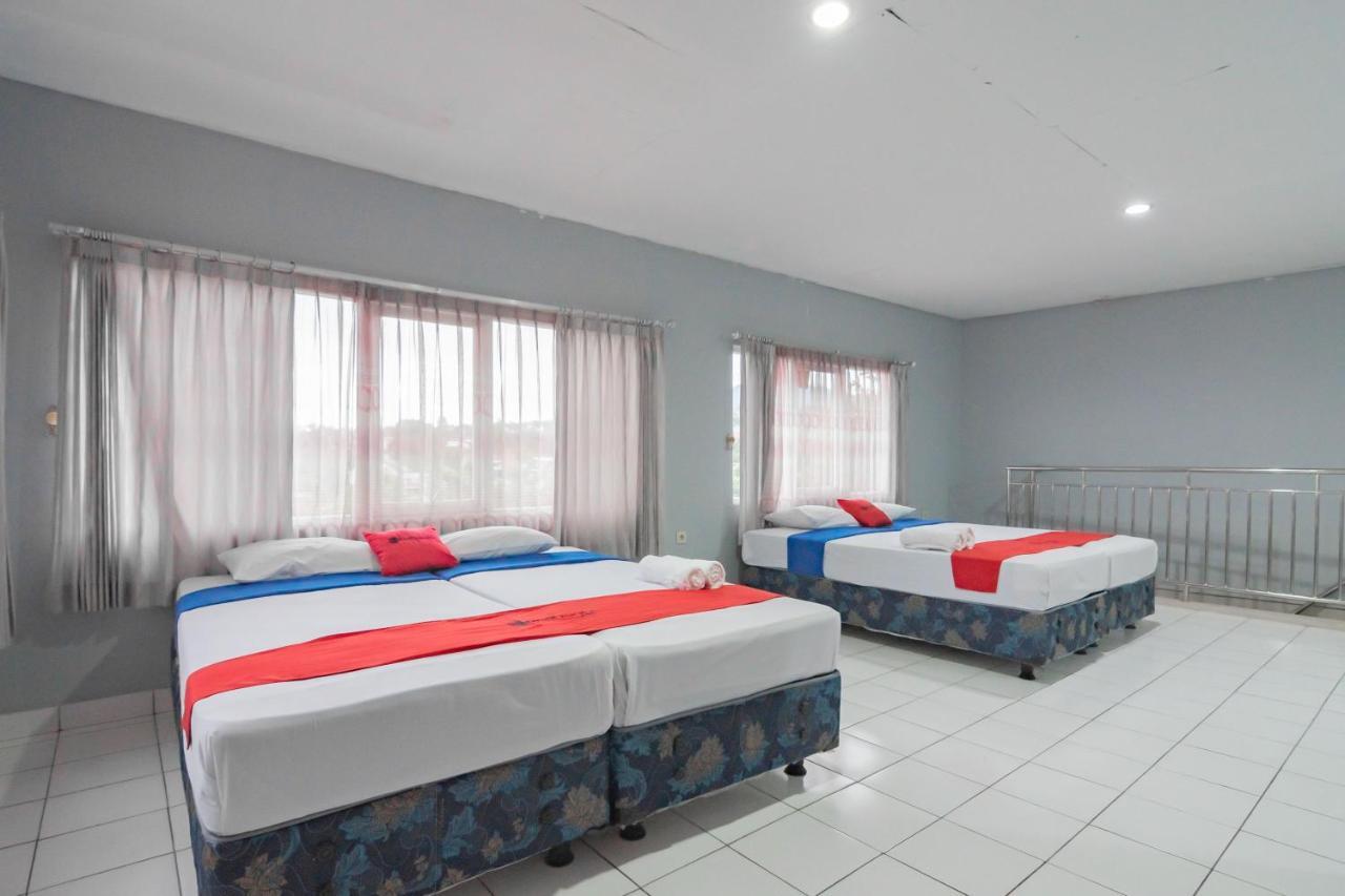 מלון Padasul Reddoorz At Jalan Raya Lembang מראה חיצוני תמונה